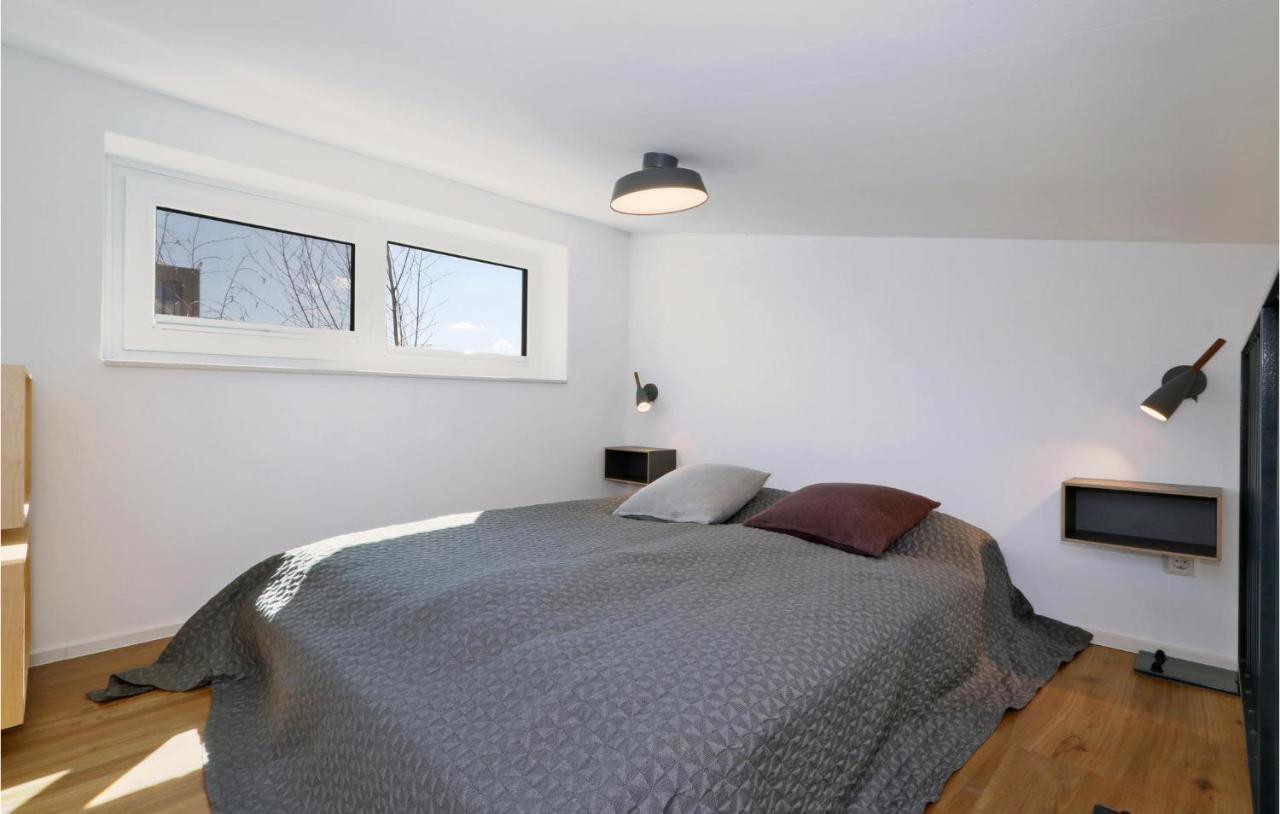 Stunning Home In Lembruch-Duemmer See With Sauna Екстериор снимка